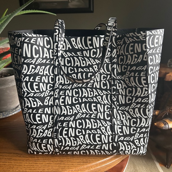 Balenciaga - SOLD - Picture 1 of 9